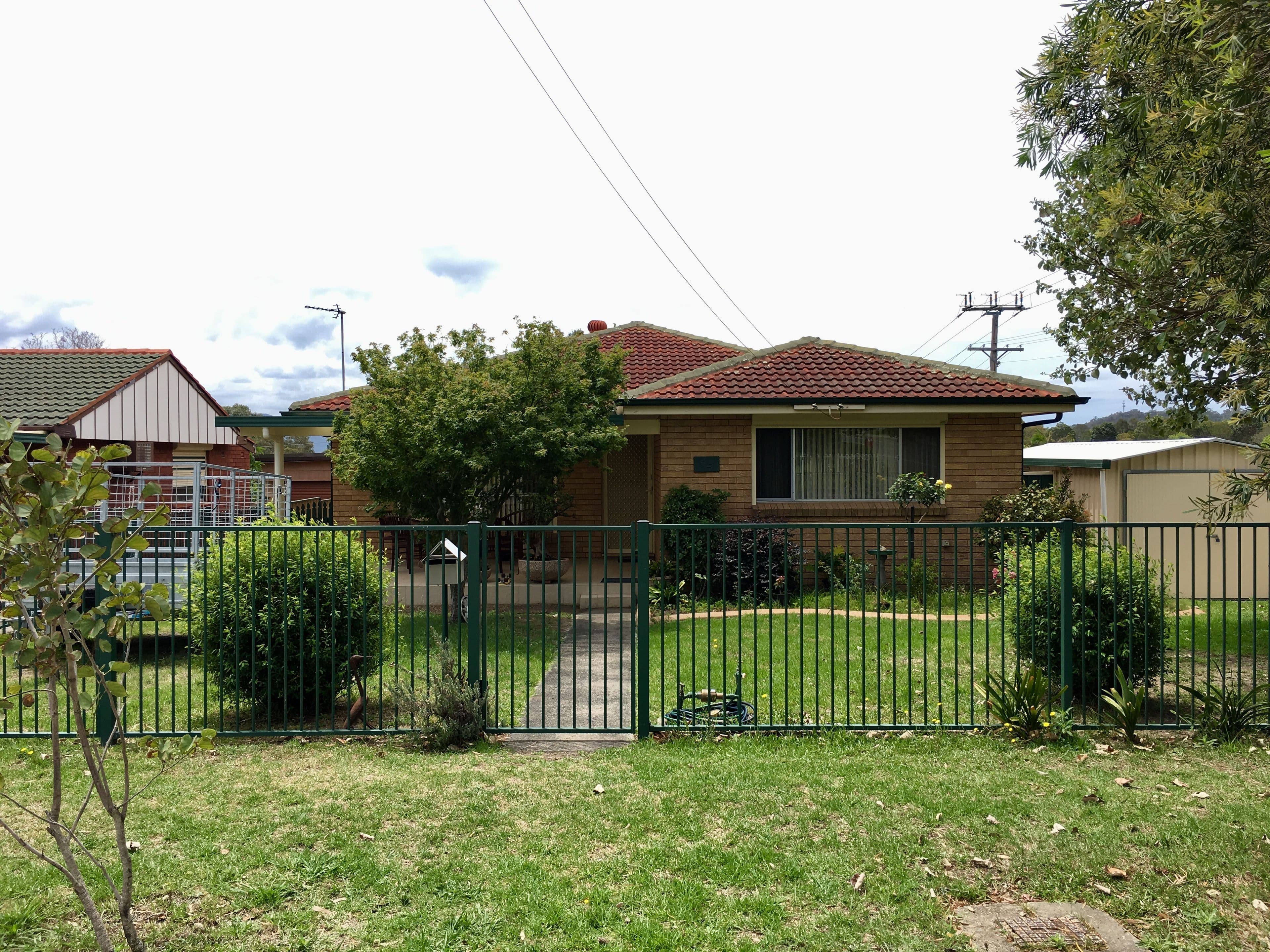55 Malin Road, Oak Flats - Image 1