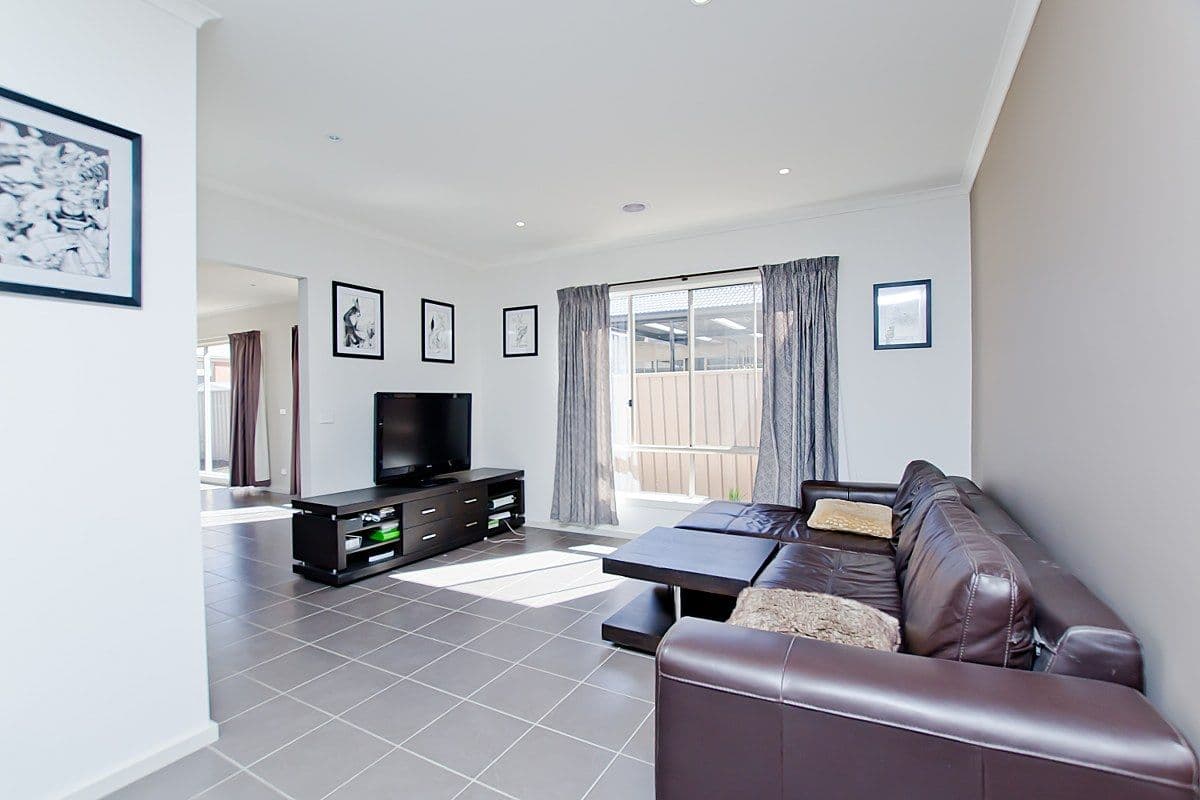28 Balyang Way, CRAIGIEBURN VIC 3064, Craigieburn - Thumbnail 2
