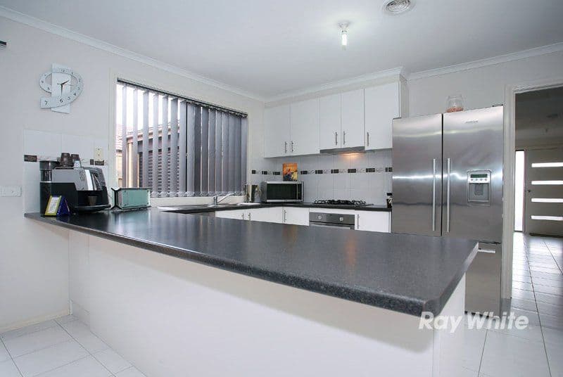 28 Dunferline Crescent, CRANBOURNE VIC 3977, Cranbourne - Thumbnail 3