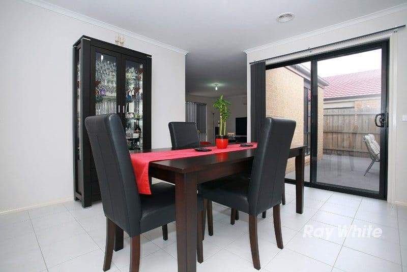 28 Dunferline Crescent, CRANBOURNE VIC 3977, Cranbourne - Thumbnail 4