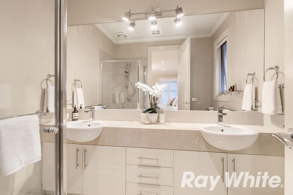 151 St Helena Road, Greensborough VIC 3088, Greensborough - Thumbnail 7