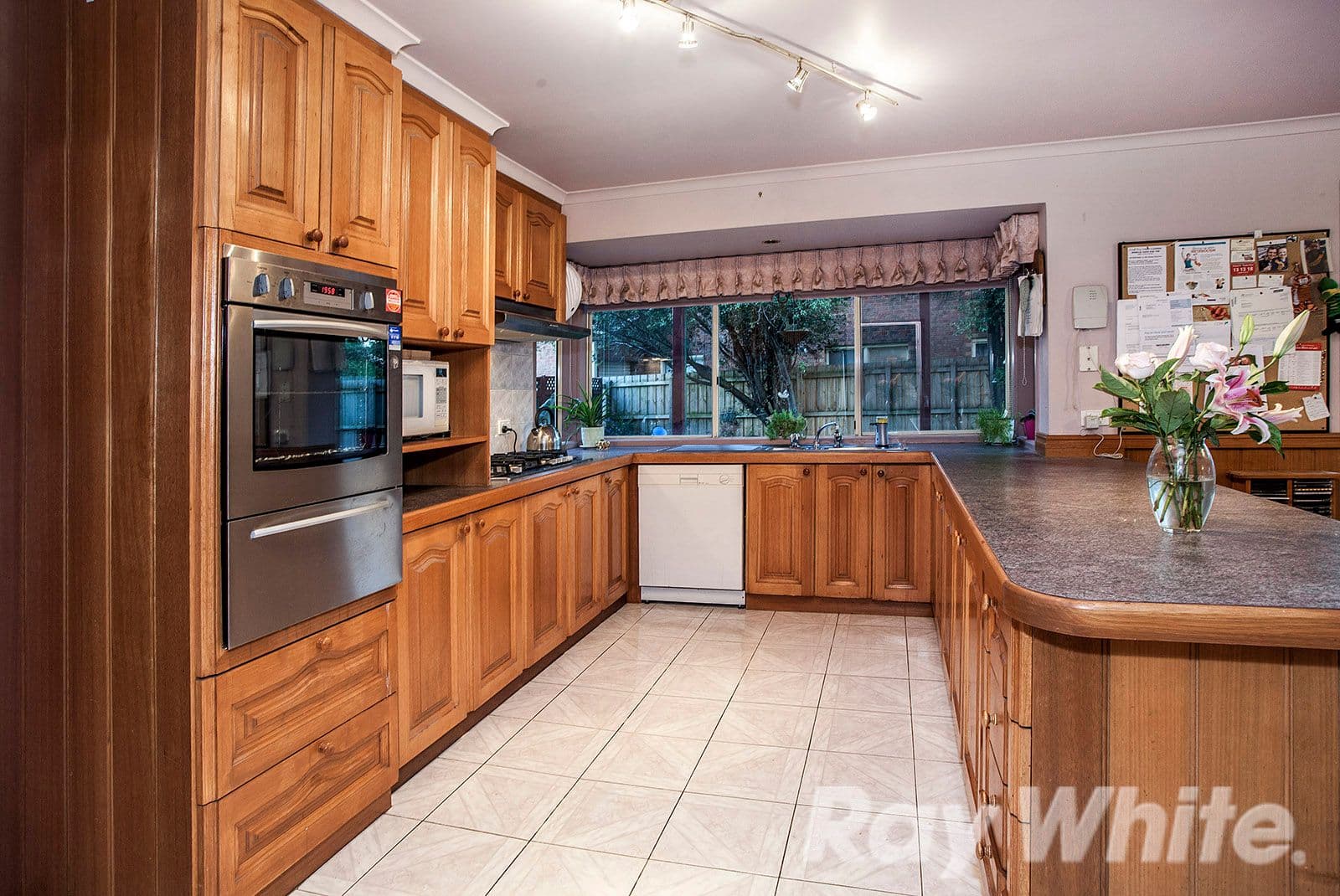 12 Kilcunda Drive, Rowville VIC 3178, Rowville - Thumbnail 3