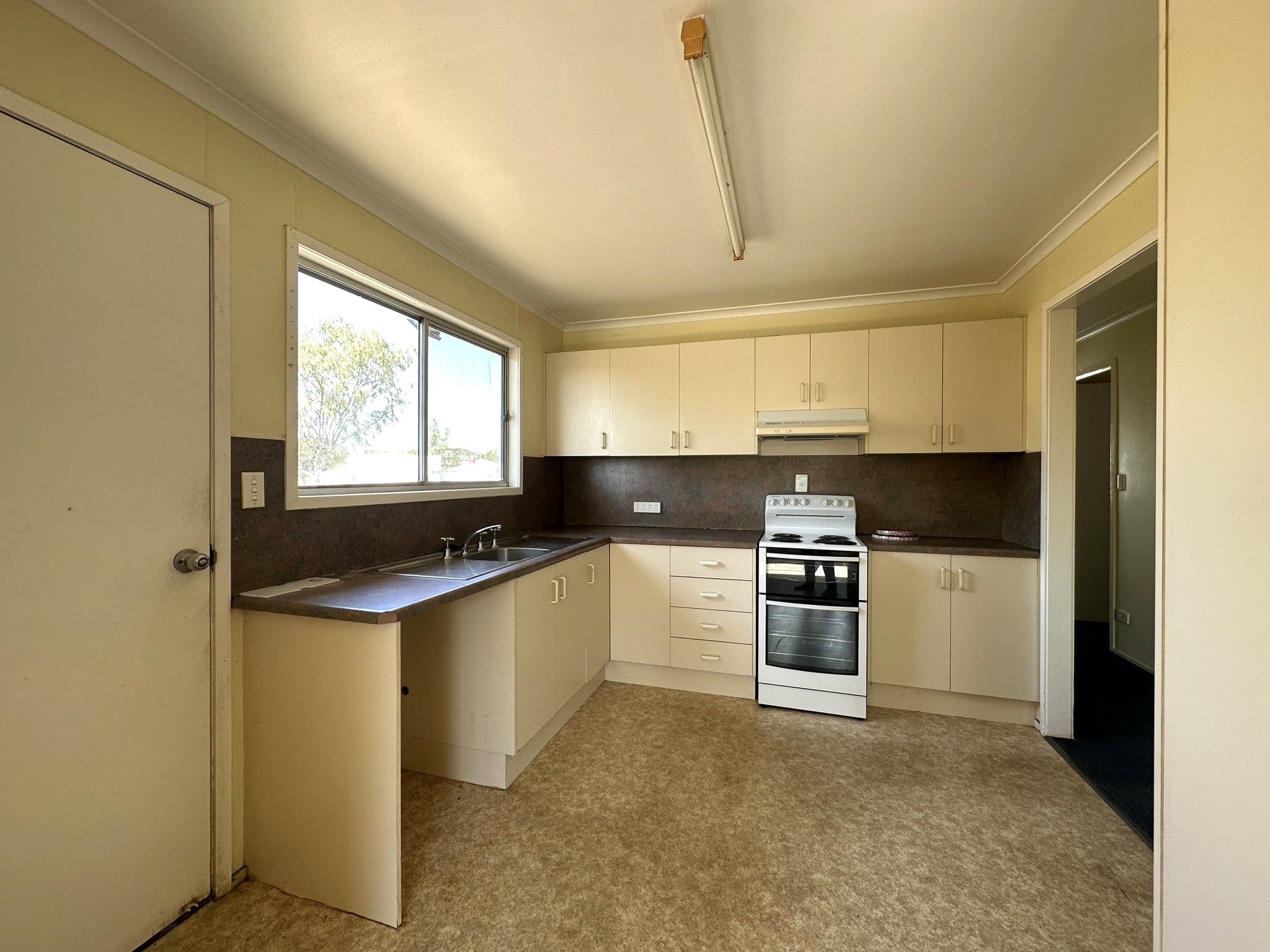 78 Eagle Street, Longreach QLD 4730, Longreach - Thumbnail 3