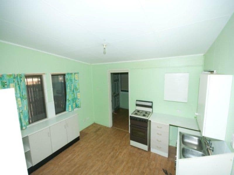 33 Newman Road, WAVELL HEIGHTS QLD 4012, Wavell Heights - Thumbnail 2