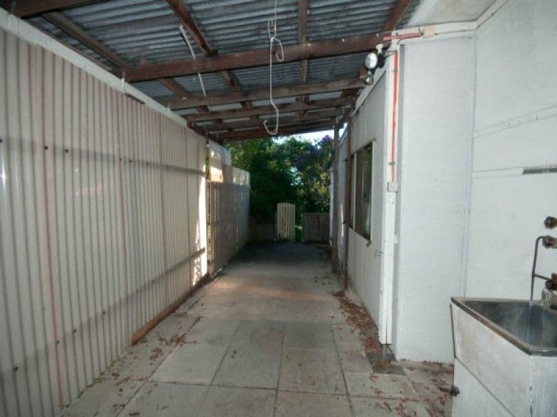 33 Newman Road, WAVELL HEIGHTS QLD 4012, Wavell Heights - Thumbnail 6