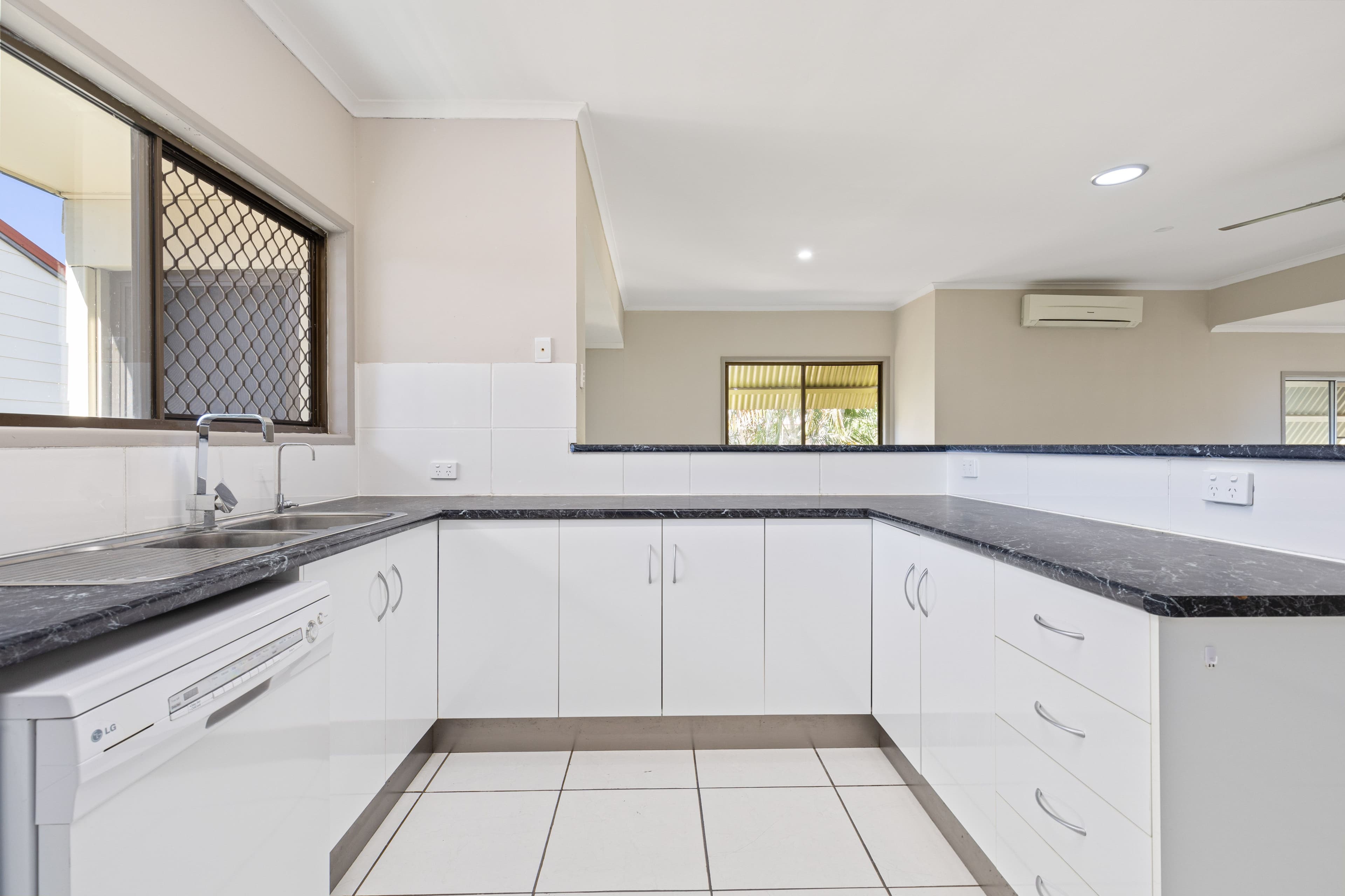 7 Dawn Crescent, Emerald QLD 4720, Emerald - Thumbnail 7