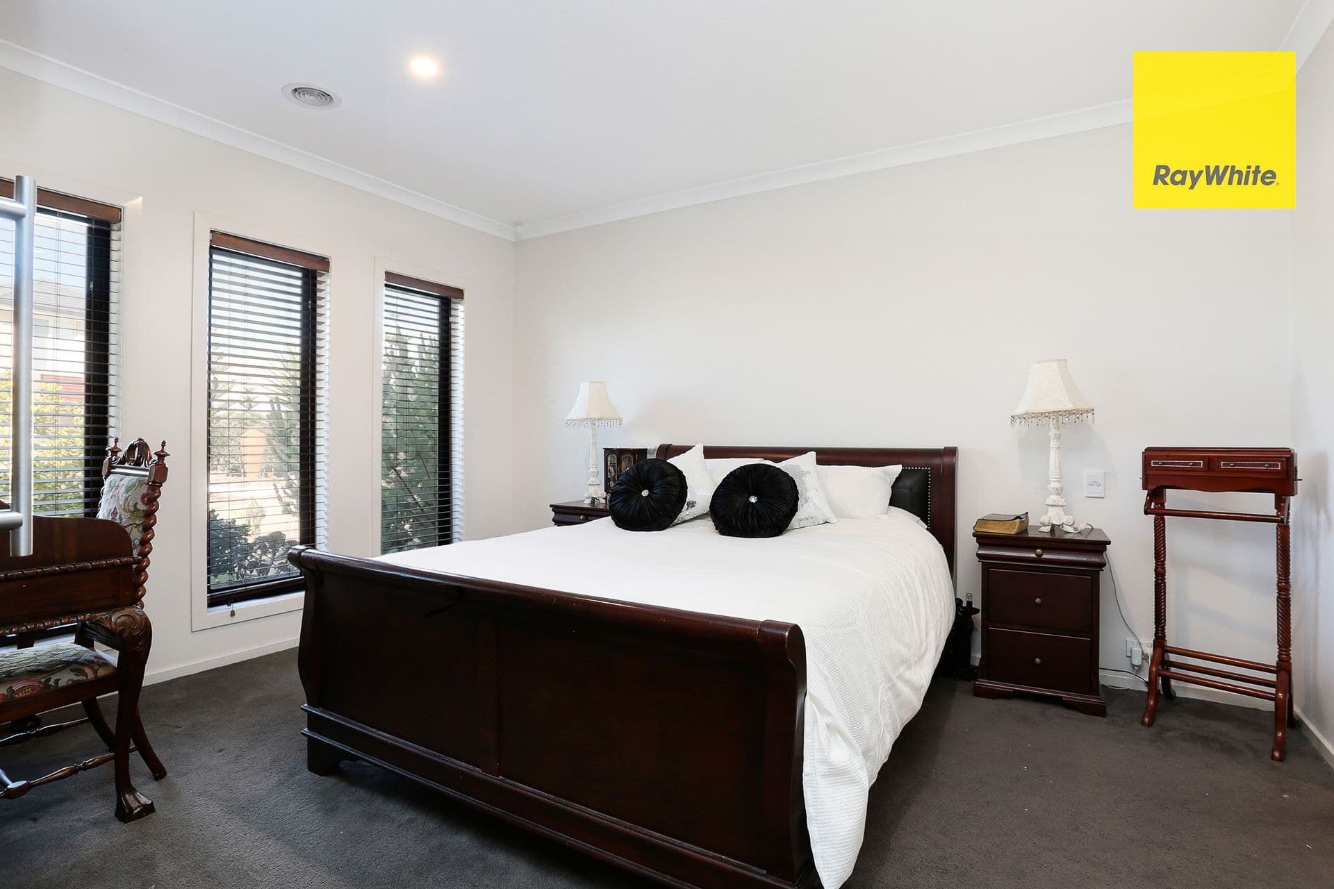 19 Sundowner Place, Sanctuary Lakes VIC 3030, Sanctuary Lakes - Thumbnail 4