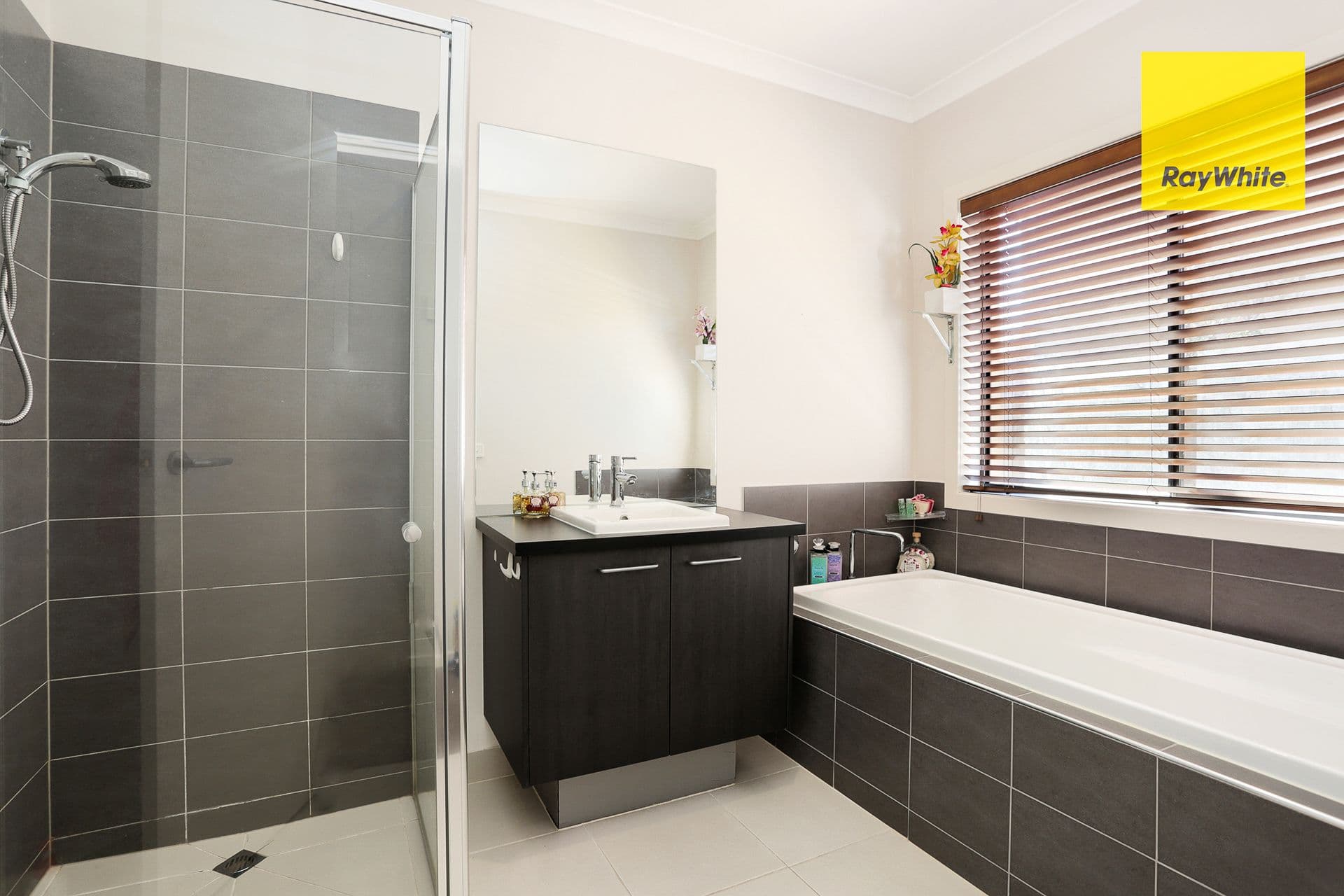 19 Sundowner Place, Sanctuary Lakes VIC 3030, Sanctuary Lakes - Thumbnail 5