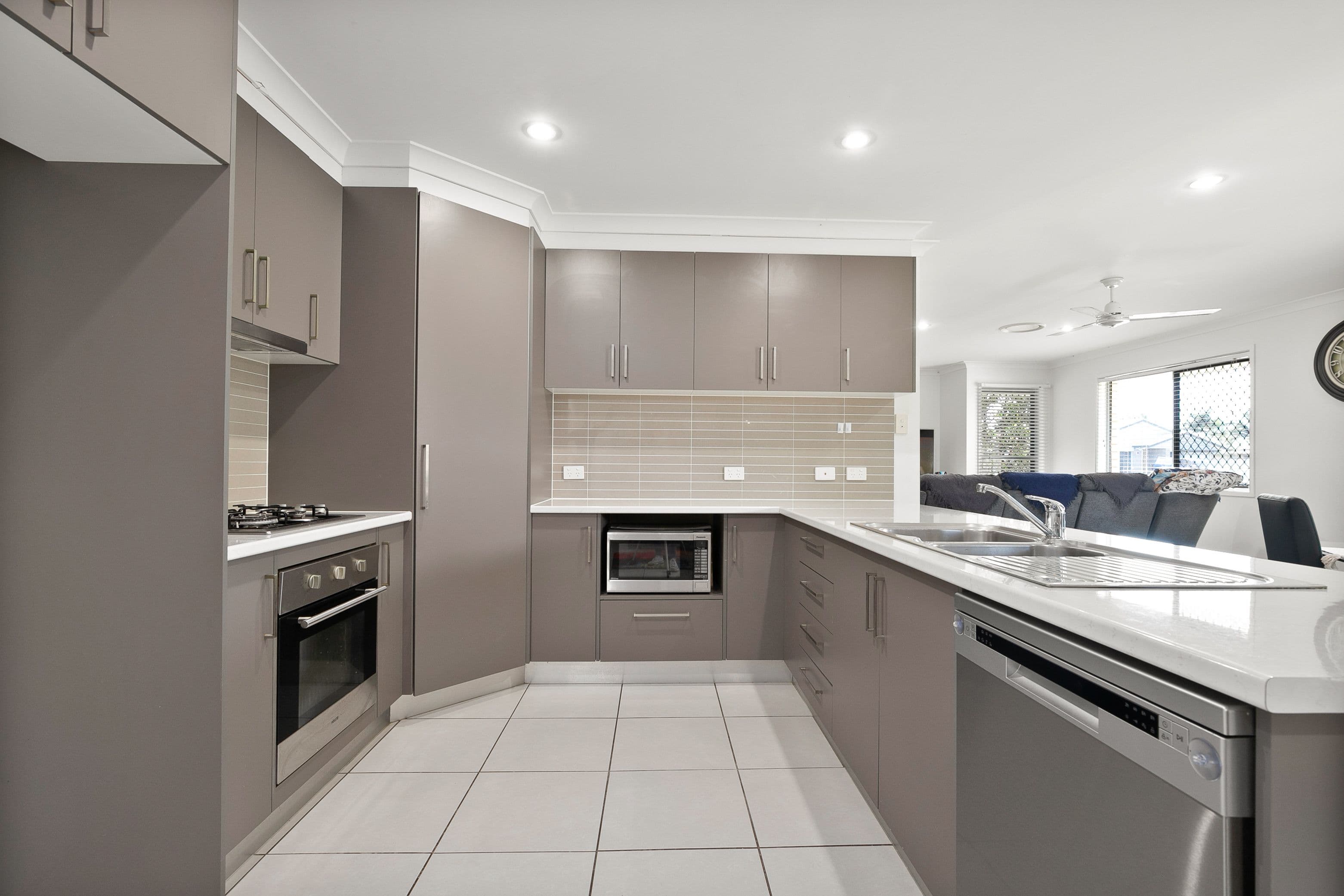 8 Whitney Street, Emerald QLD 4720, Emerald - Thumbnail 5