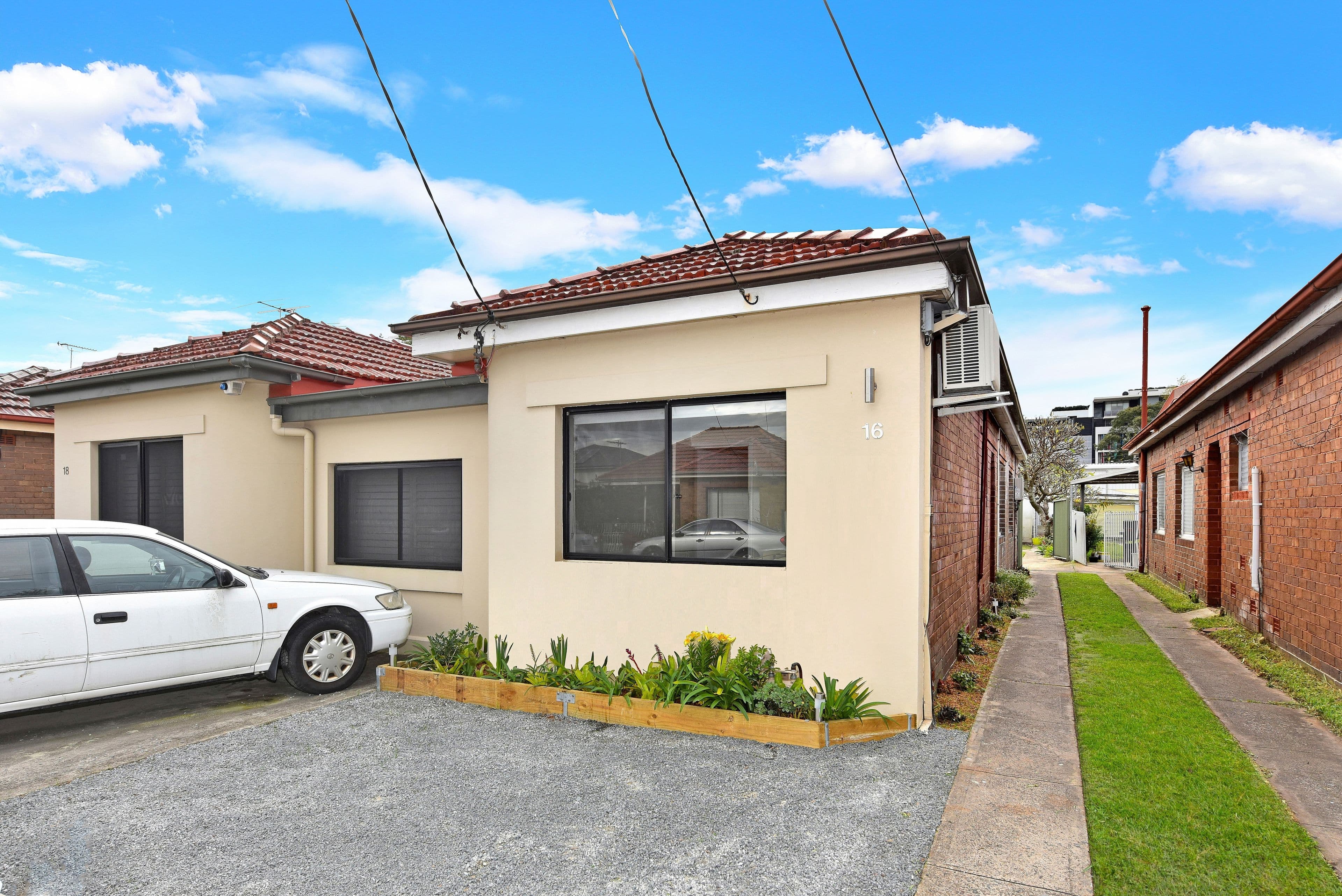 16 Miles Street, Mascot - Image 1