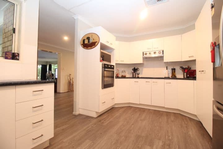 15 Batavia Court, Emerald QLD 4720, Emerald - Thumbnail 5