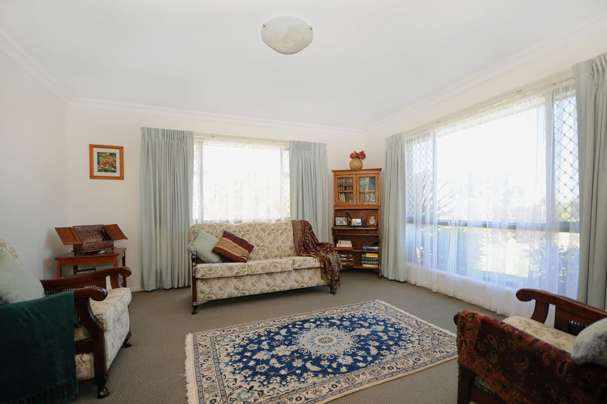 16 Holly Avenue, HIGHFIELDS QLD 4352, Highfields - Thumbnail 2