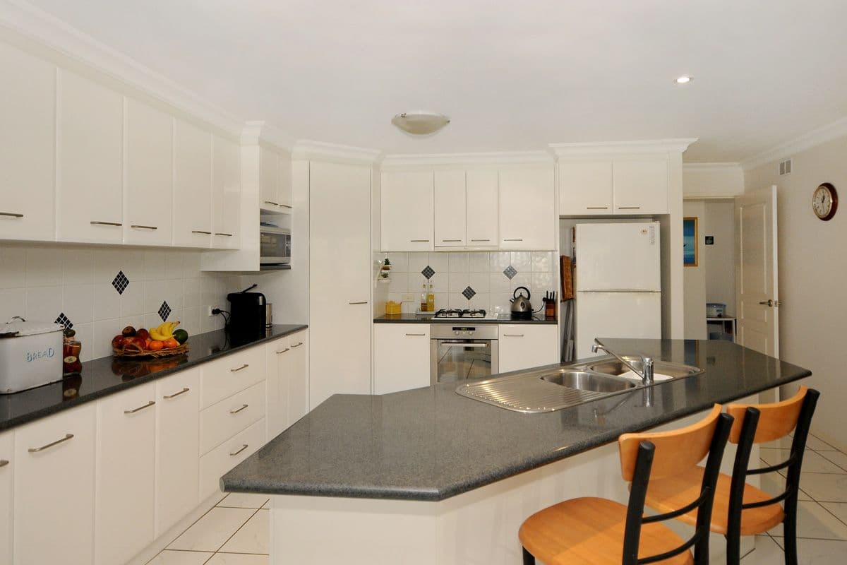 16 Holly Avenue, HIGHFIELDS QLD 4352, Highfields - Thumbnail 4