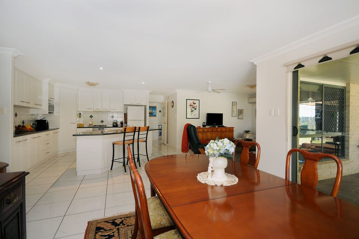 16 Holly Avenue, HIGHFIELDS QLD 4352, Highfields - Thumbnail 5