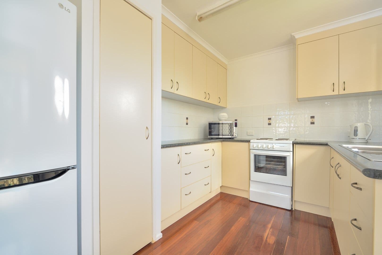 3 Waratah Street, Kin Kora QLD 4680, Kin Kora - Thumbnail 2