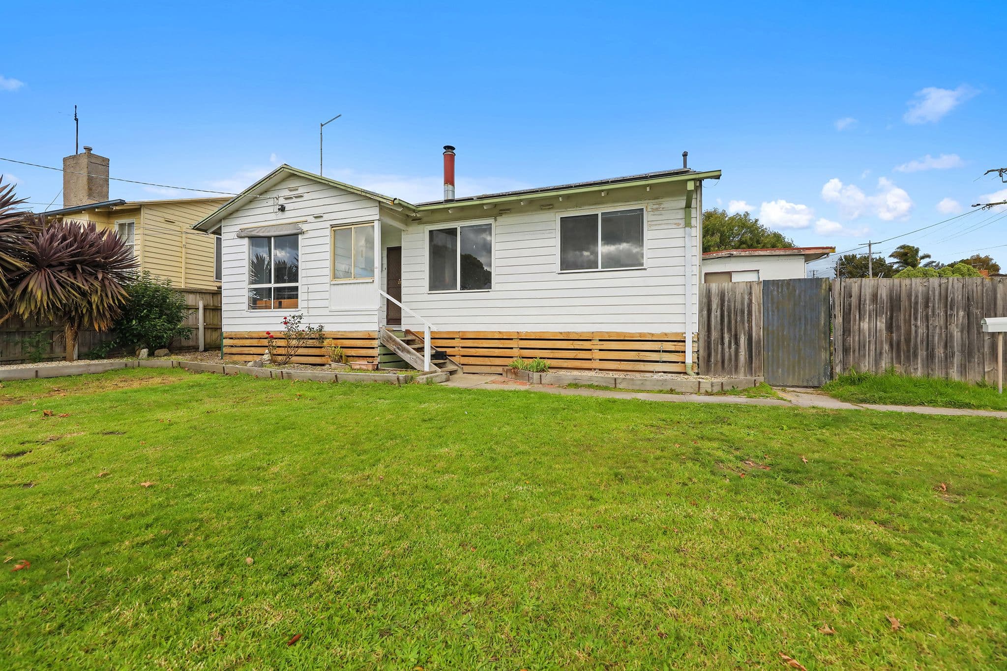27 Elizabeth Street, Moe VIC 3825, Moe - Thumbnail 2