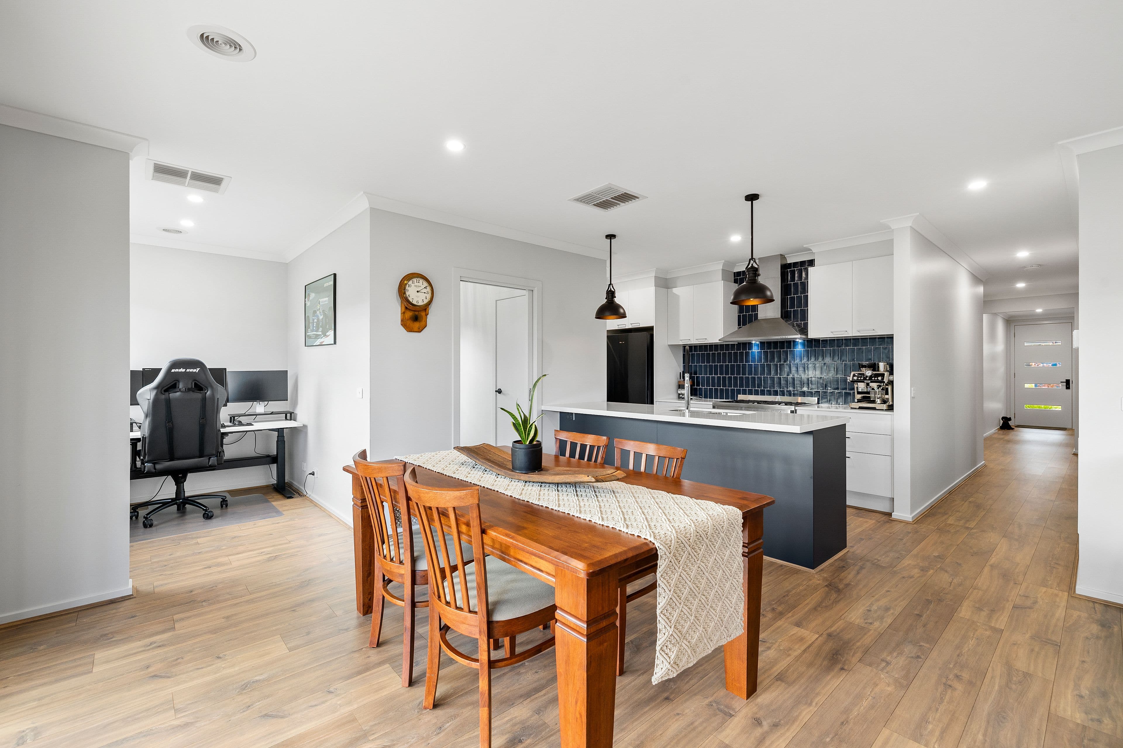 23 Limandus Crescent, Cranbourne South VIC 3977, Cranbourne South - Thumbnail 2