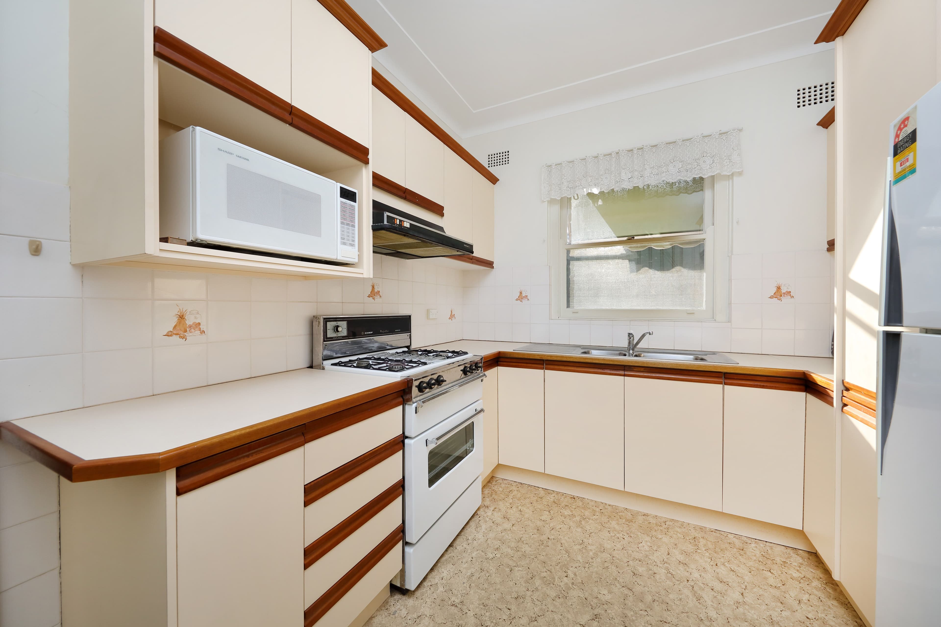 1 Palmer Crescent, Bexley - Thumbnail 3