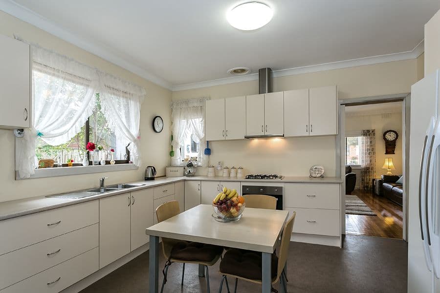 17 Leslie Street, ST ALBANS VIC 3021, St Albans - Thumbnail 3
