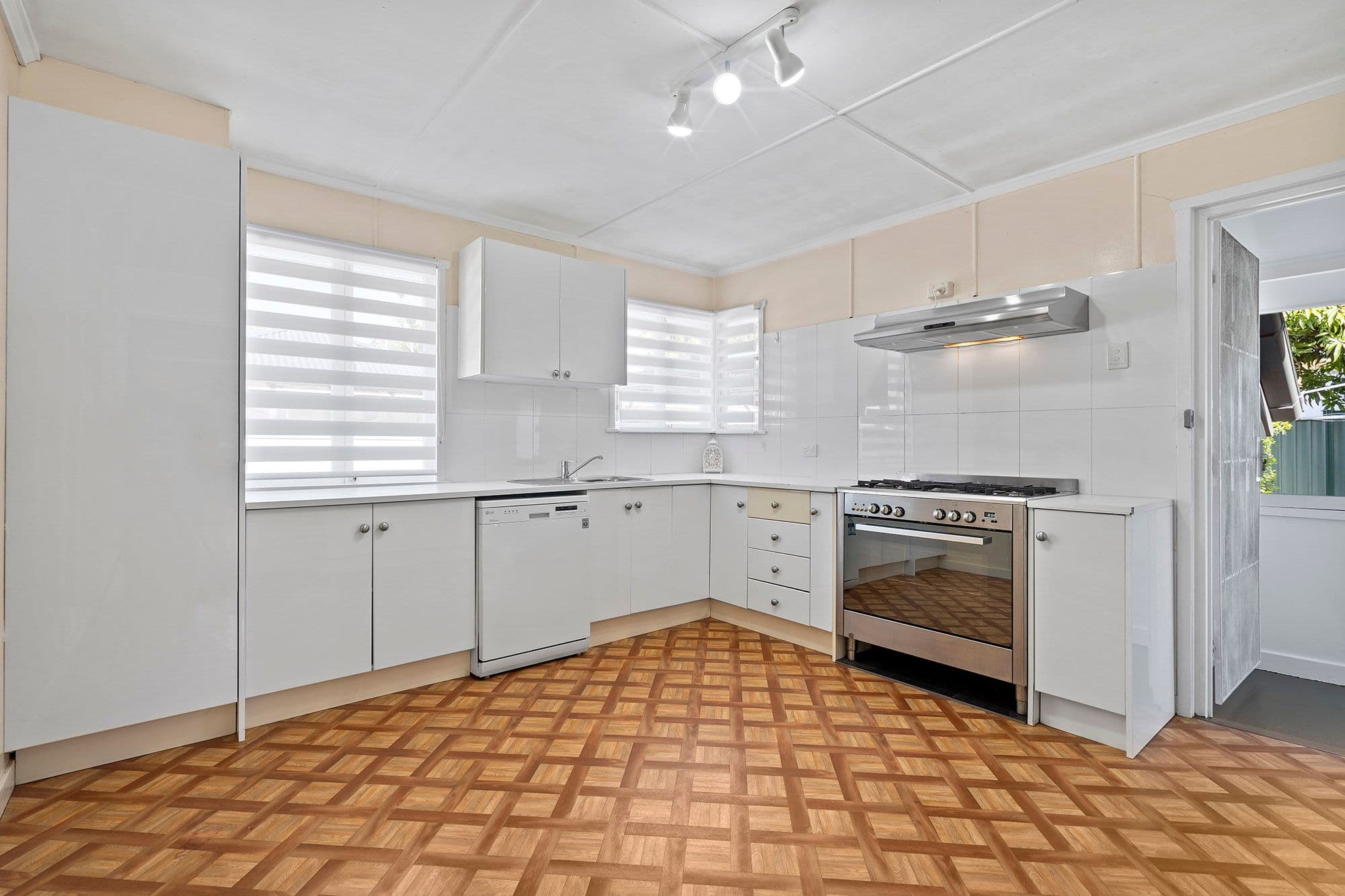 24 Zetland Street, Upper Mount Gravatt QLD 4122, Upper Mount Gravatt - Thumbnail 4