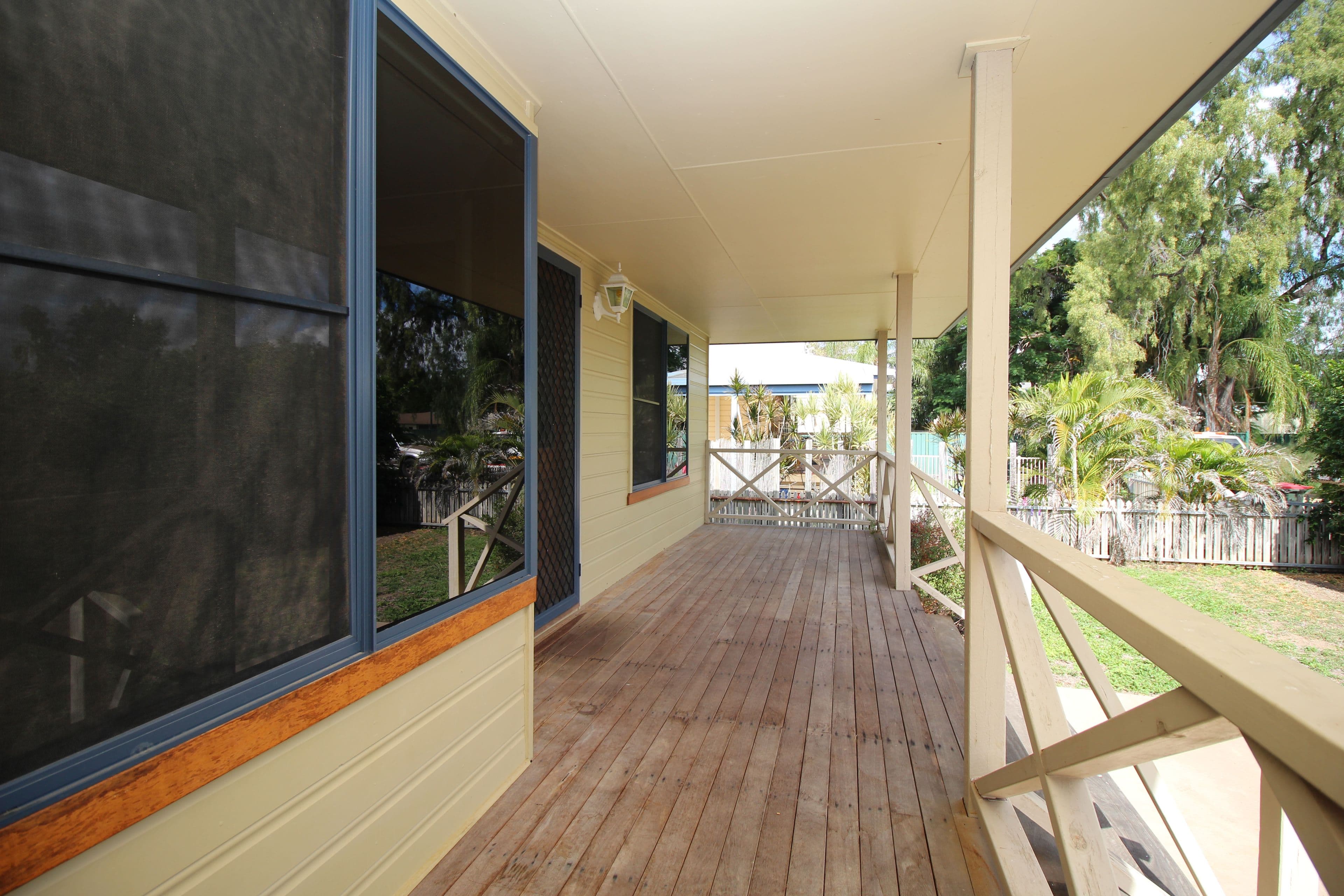 87 Roberts Street, Emerald QLD 4720, Emerald - Thumbnail 2