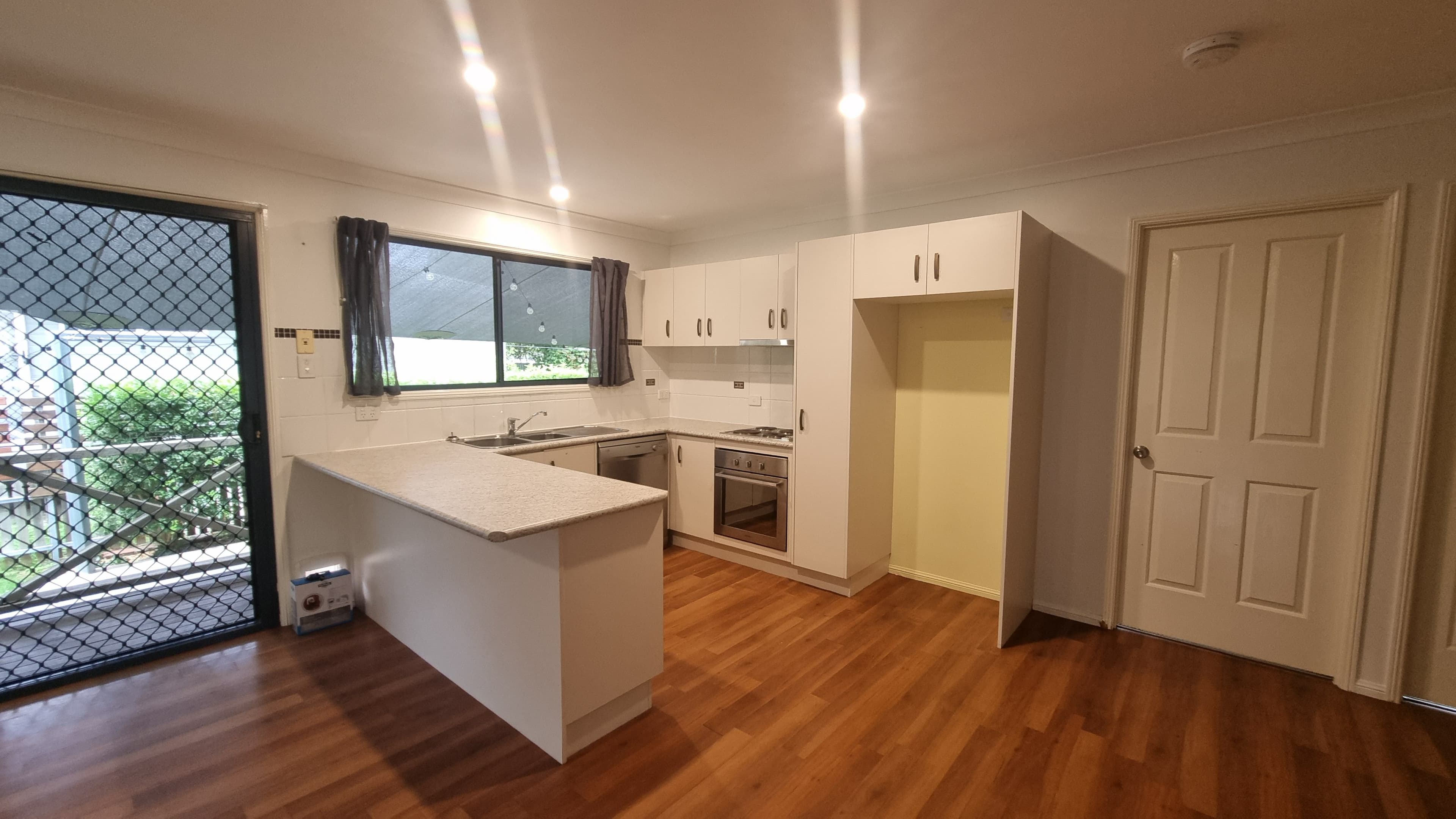 87 Roberts Street, Emerald QLD 4720, Emerald - Thumbnail 3