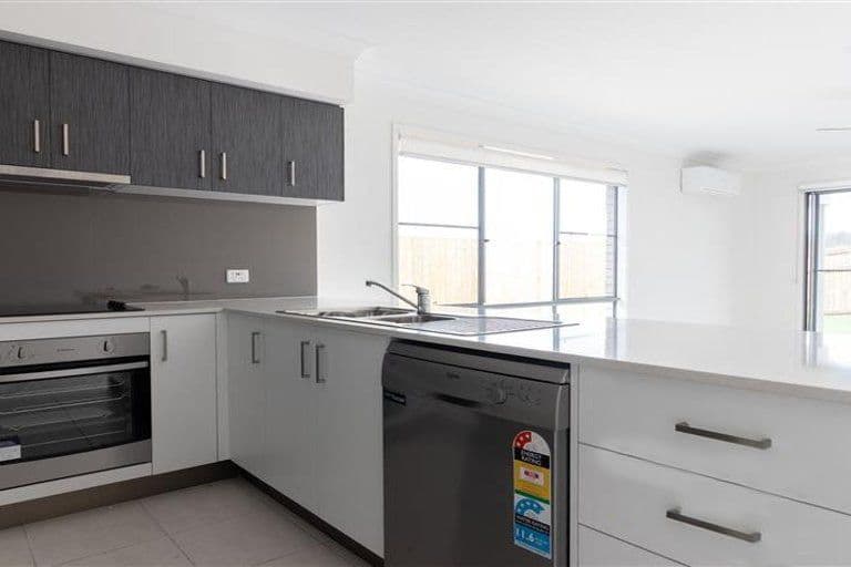 38 Hyland Circuit, FLAGSTONE QLD 4280, Flagstone - Thumbnail 4