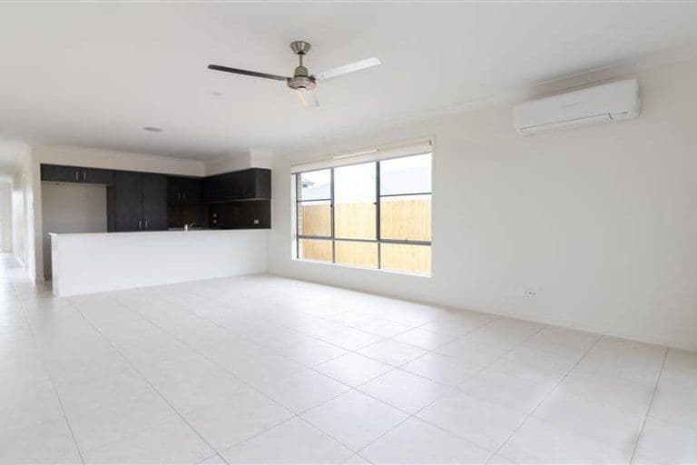 38 Hyland Circuit, FLAGSTONE QLD 4280, Flagstone - Thumbnail 5