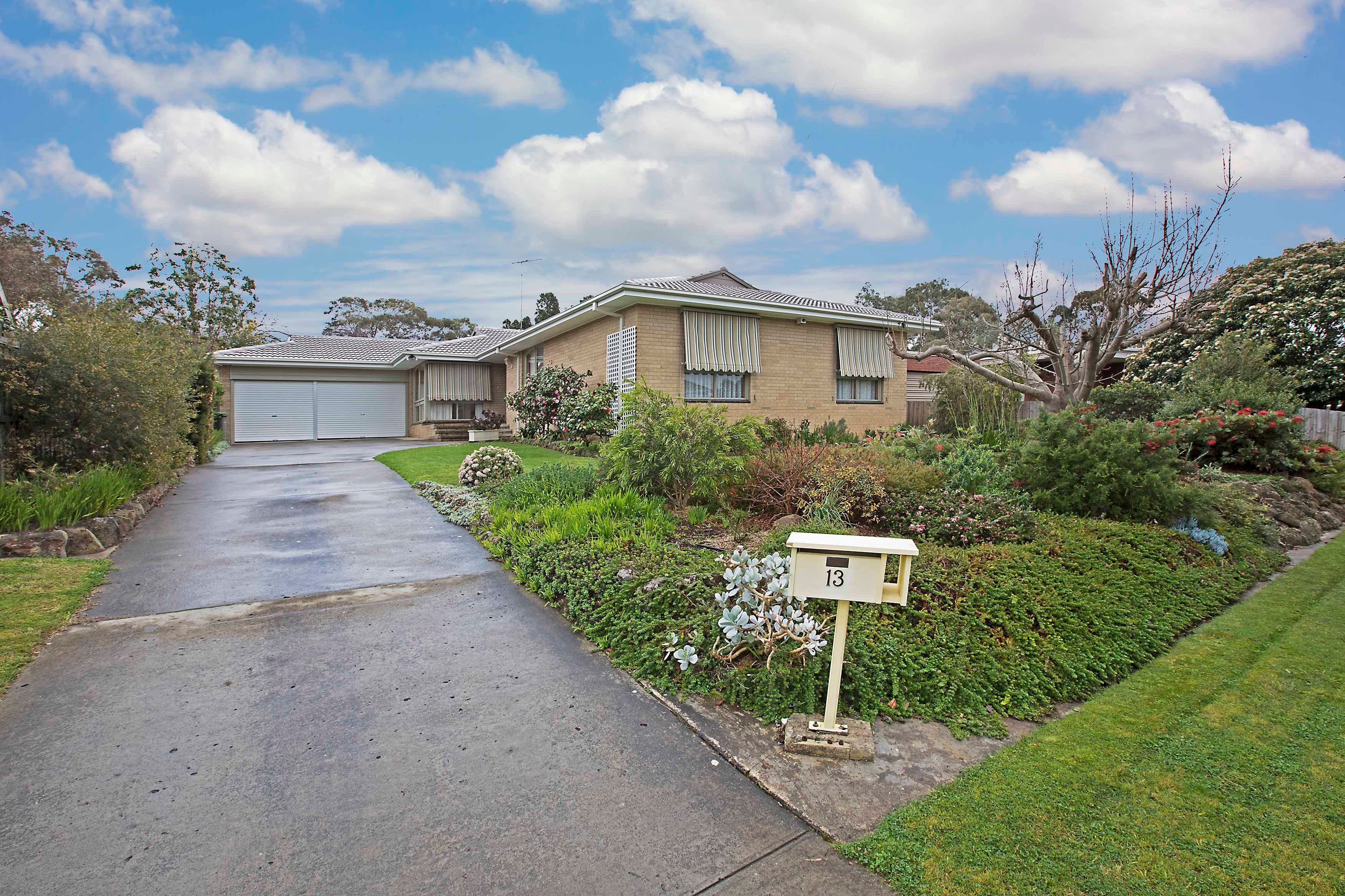 13 Bruthen Road, Highton VIC 3216, Highton - Thumbnail 2