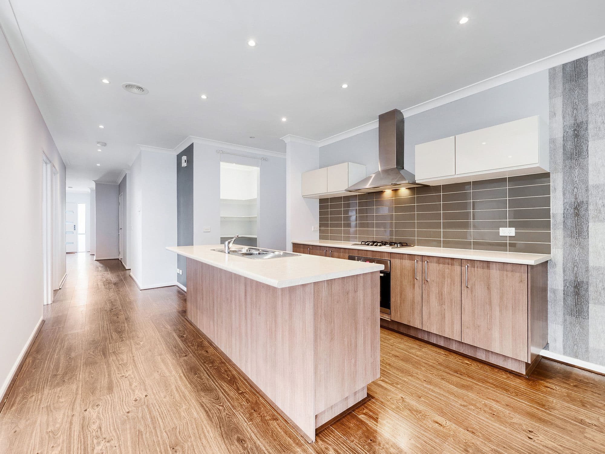 11 Dellinea Street, Cranbourne North VIC 3977, Cranbourne North - Thumbnail 2