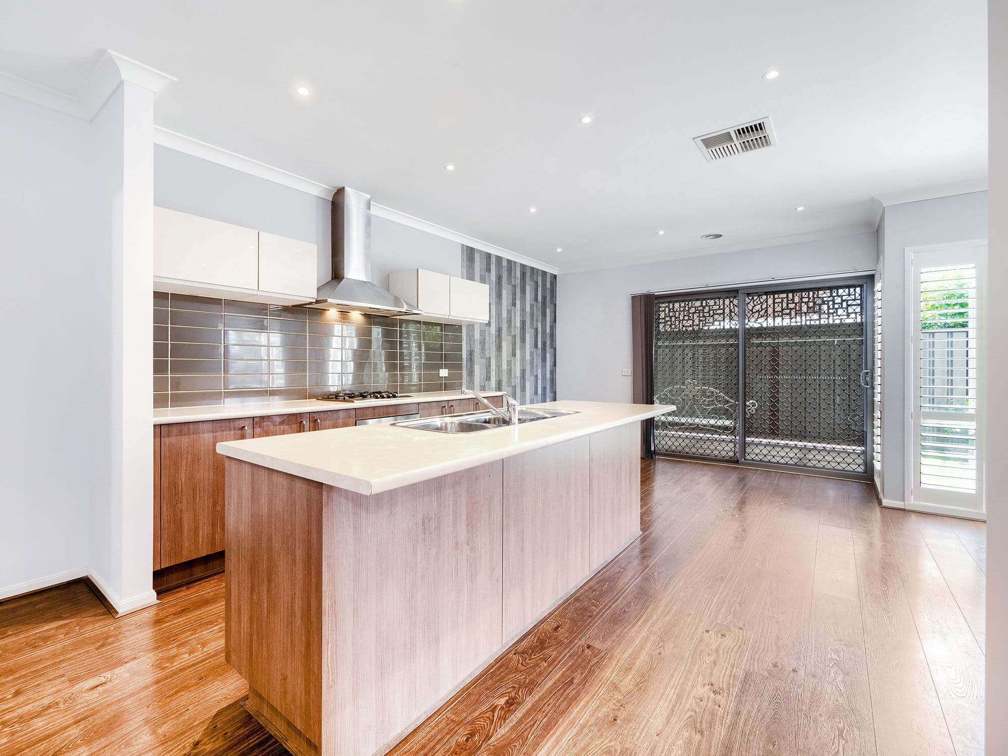 11 Dellinea Street, Cranbourne North VIC 3977, Cranbourne North - Thumbnail 3