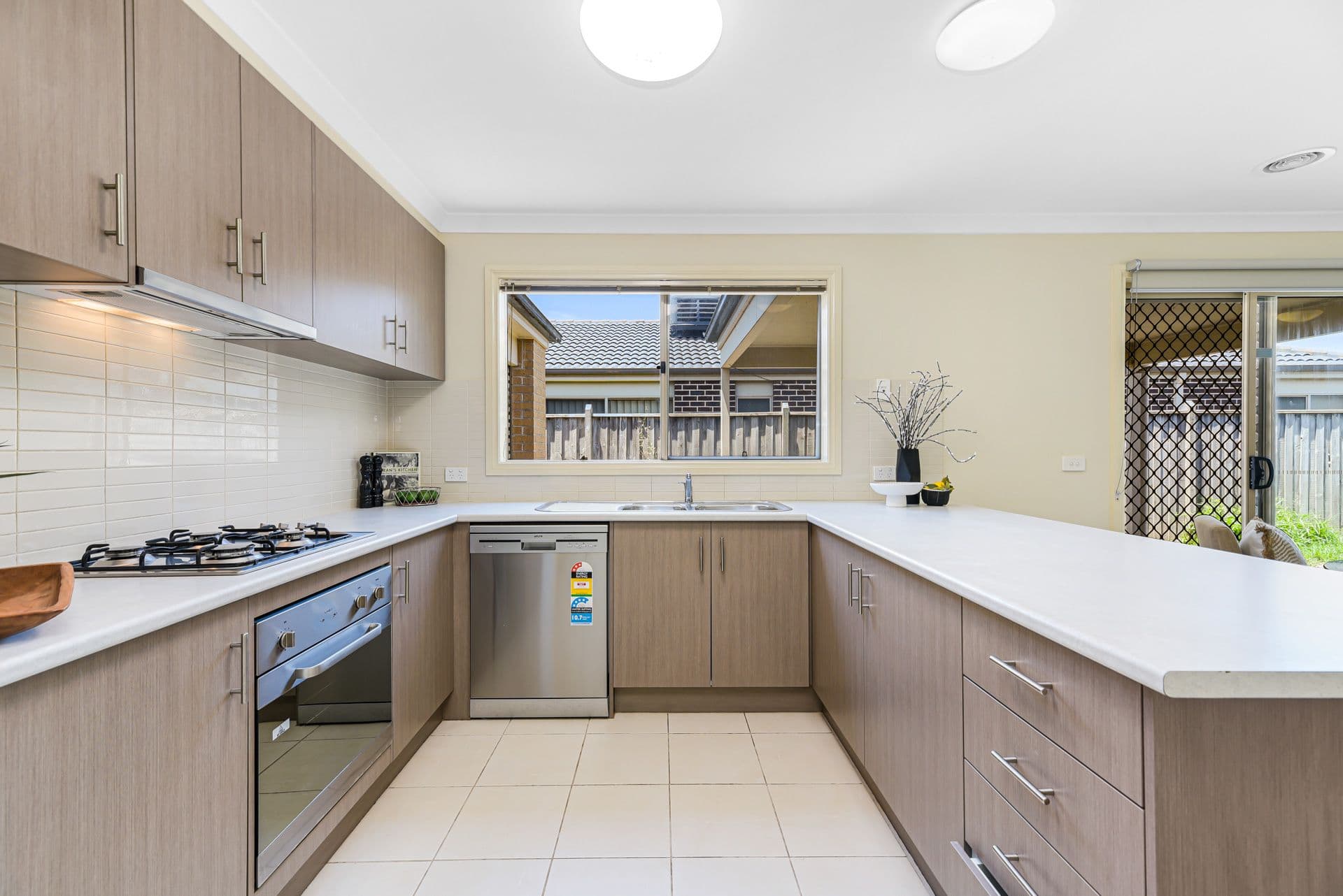 77 Donohue Street, Cranbourne East VIC 3977, Cranbourne East - Thumbnail 6