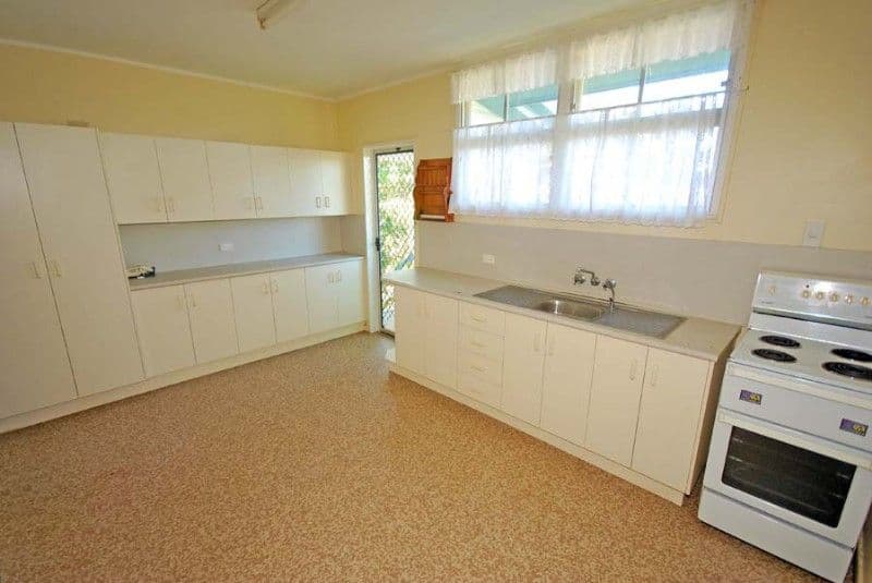 15 Rawlings Street, YEPPOON QLD 4703, Yeppoon - Thumbnail 2
