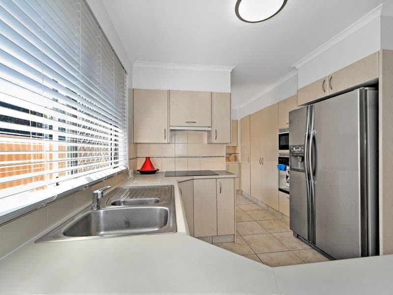 101 Cypress Drive, BROADBEACH WATERS QLD 4218, Broadbeach Waters - Thumbnail 2