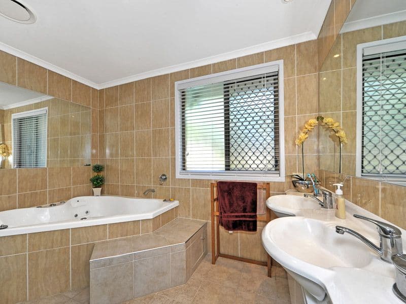101 Cypress Drive, BROADBEACH WATERS QLD 4218, Broadbeach Waters - Thumbnail 5