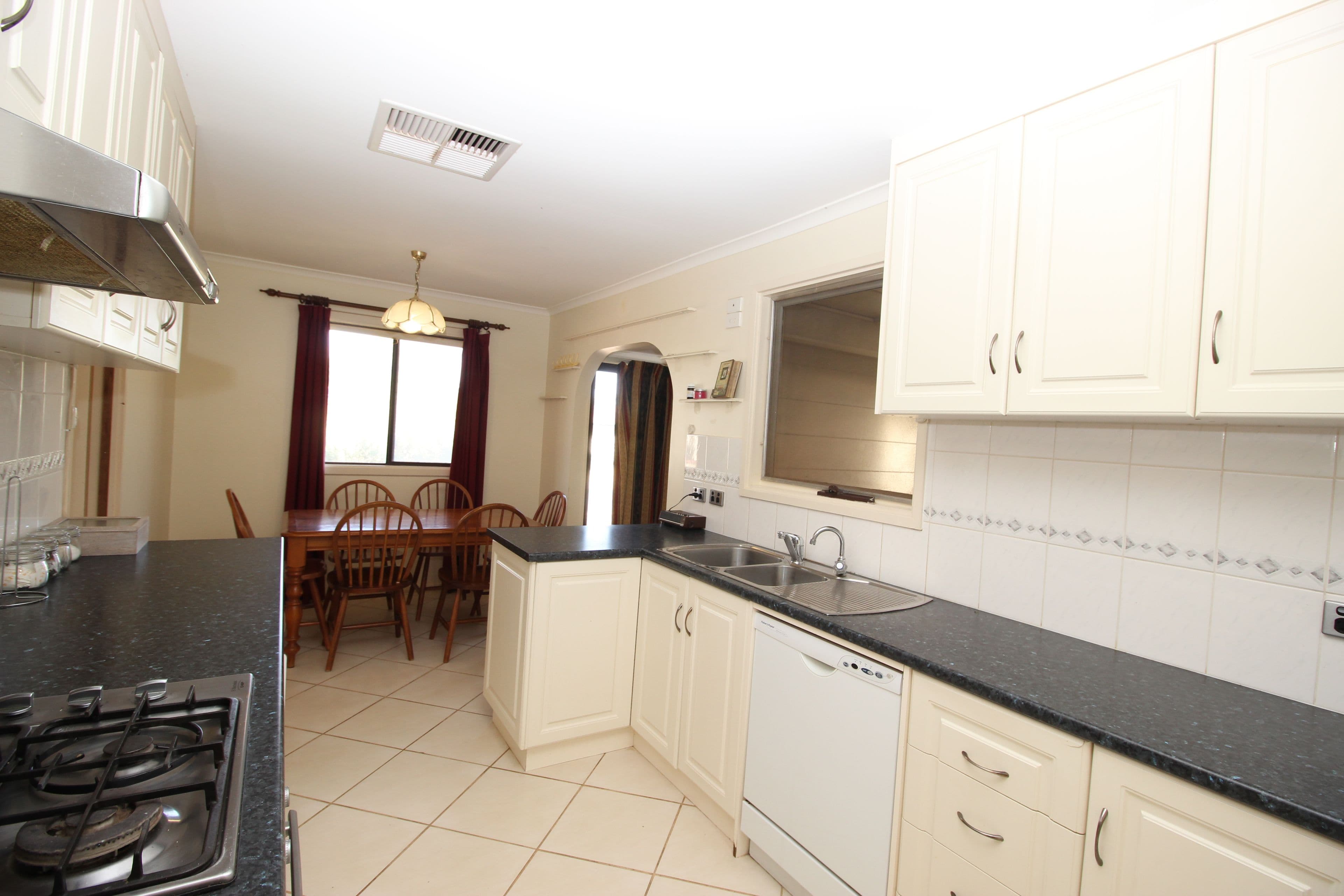 10 Don Elliott Drive, Waikerie SA 5330, Waikerie - Thumbnail 4
