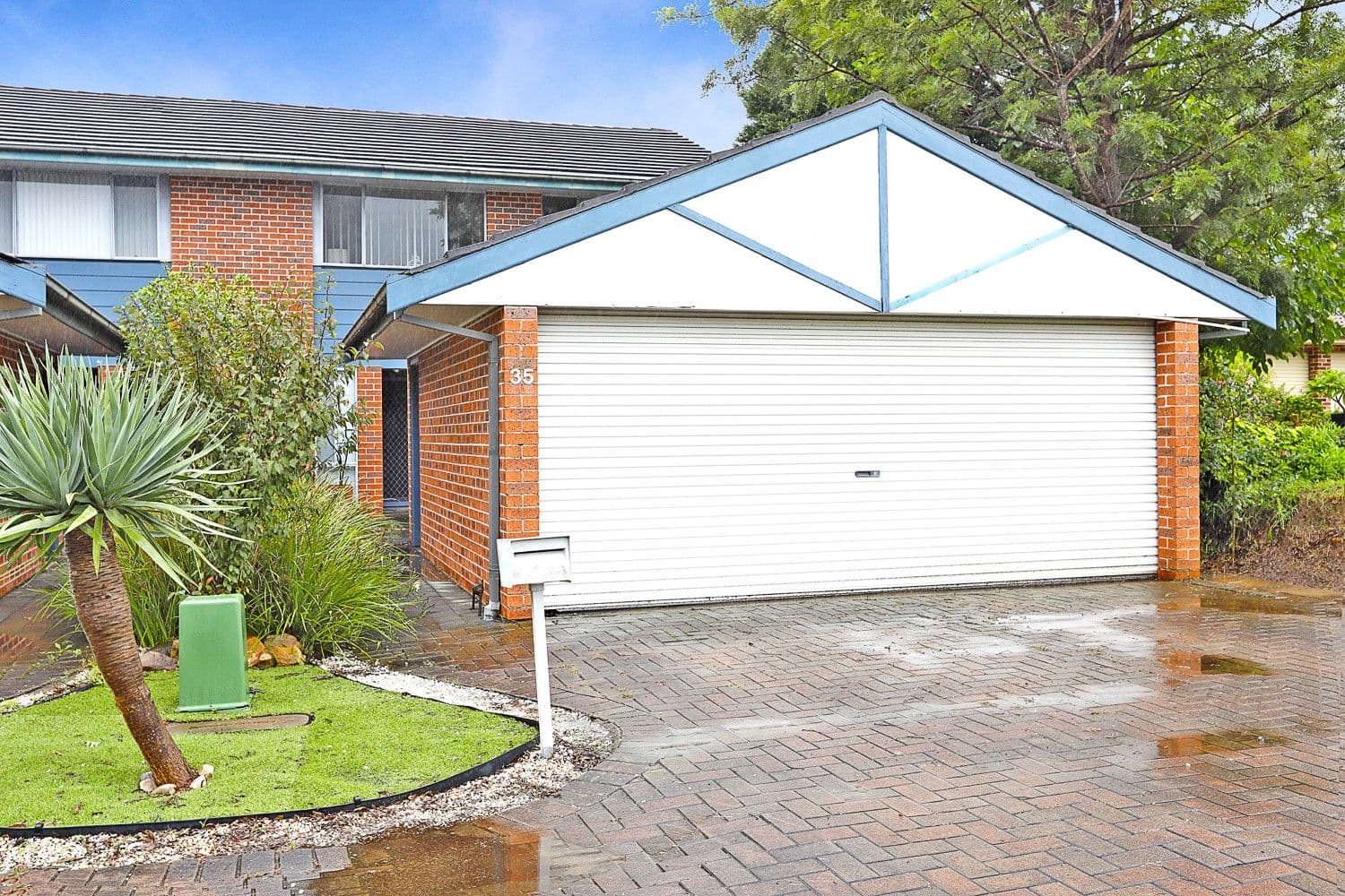 35 Plunkett Crescent, Kingswood - Image 1