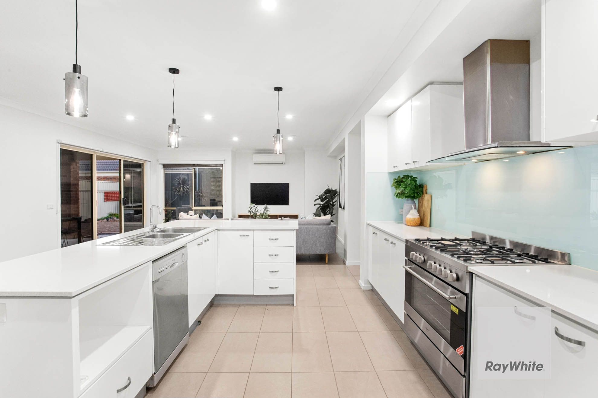 63 Hillcrest Drive, Hillside VIC 3037, Hillside - Thumbnail 4
