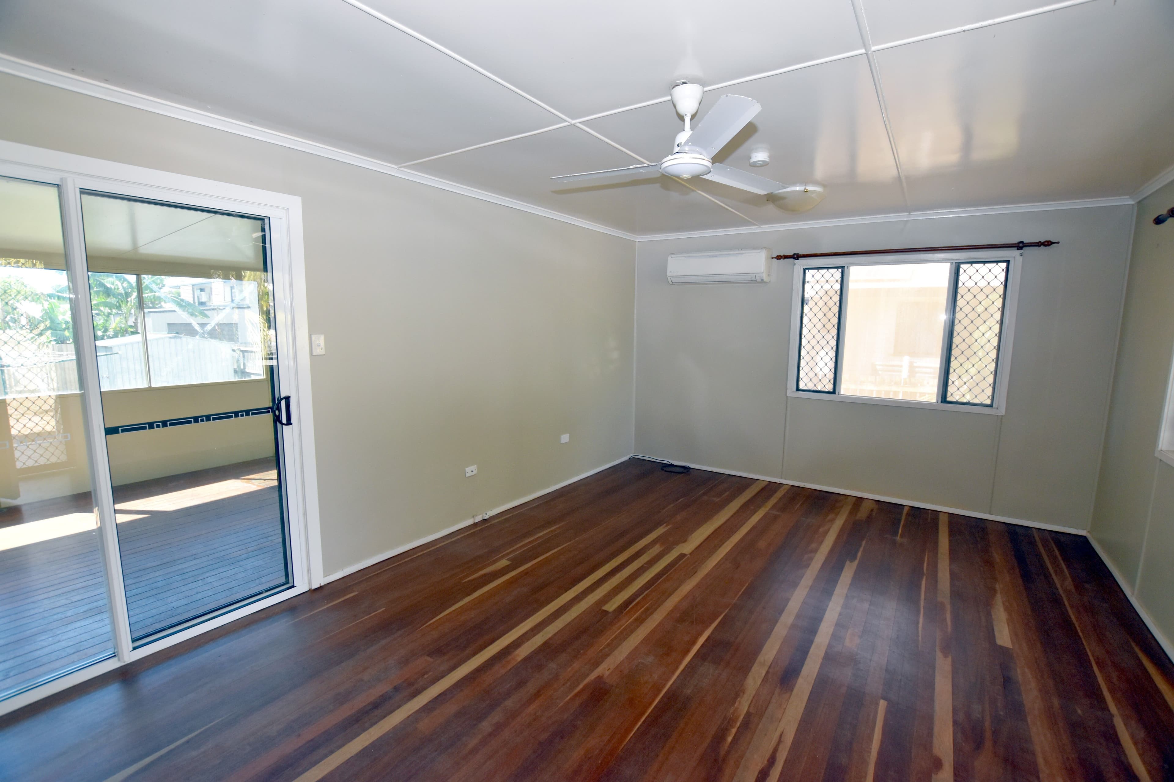 4 Smith Street, West Gladstone QLD 4680, West Gladstone - Thumbnail 4