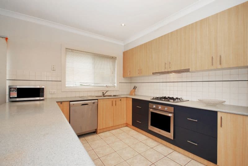 15 Donvale Avenue, ROXBURGH PARK VIC 3064, Roxburgh Park - Thumbnail 2