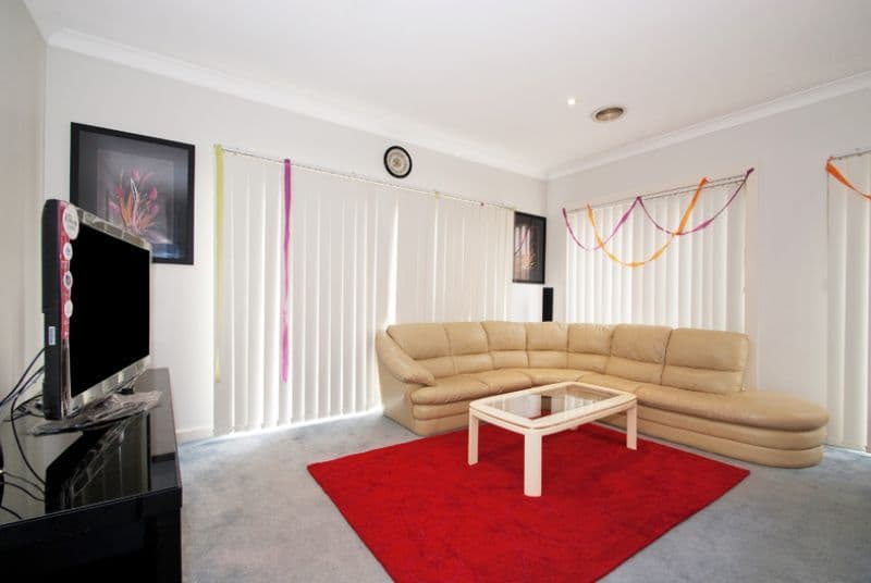15 Donvale Avenue, ROXBURGH PARK VIC 3064, Roxburgh Park - Thumbnail 3