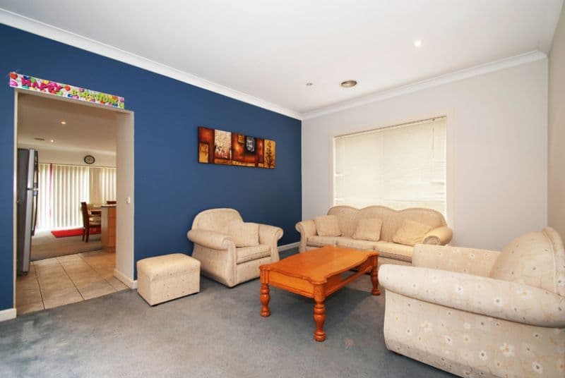 15 Donvale Avenue, ROXBURGH PARK VIC 3064, Roxburgh Park - Thumbnail 4