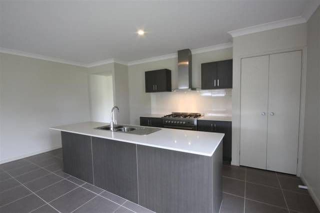9 Woodgrove Boulevard, BEERWAH QLD 4519, Beerwah - Thumbnail 2