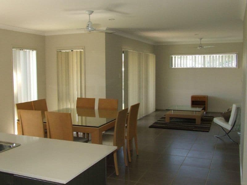 9 Woodgrove Boulevard, BEERWAH QLD 4519, Beerwah - Thumbnail 4