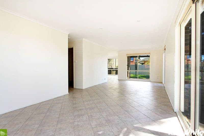 9 Abercrombie Crescent, ALBION PARK NSW 2527, Albion Park - Thumbnail 8