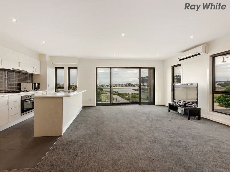 15 Garretty Road, Caroline Springs VIC 3023, Caroline Springs - Thumbnail 2