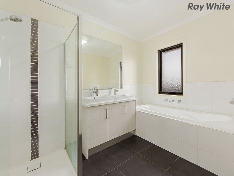 15 Garretty Road, Caroline Springs VIC 3023, Caroline Springs - Thumbnail 4