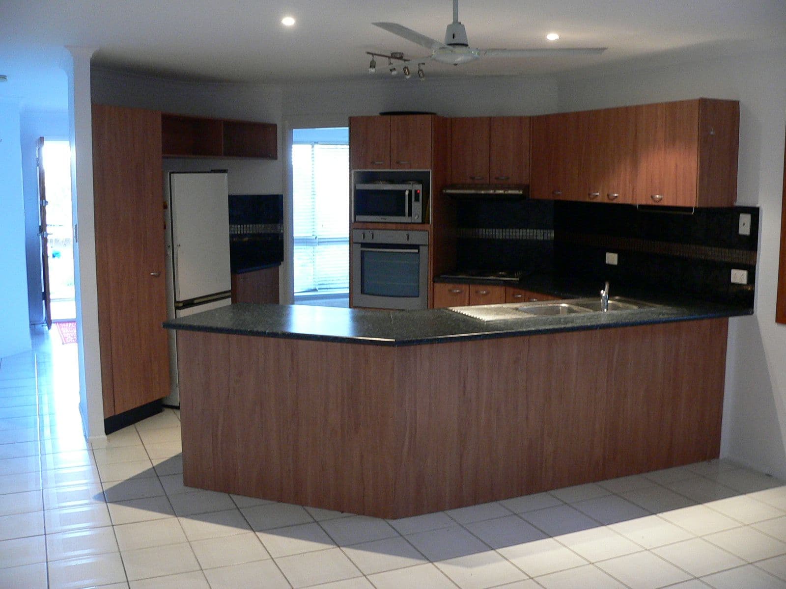 6 Wittenoom Court, Helensvale QLD 4212, Helensvale - Thumbnail 2