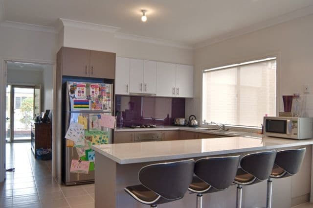 12 Aldous Place, CRANBOURNE NORTH VIC 3977, Cranbourne North - Thumbnail 2