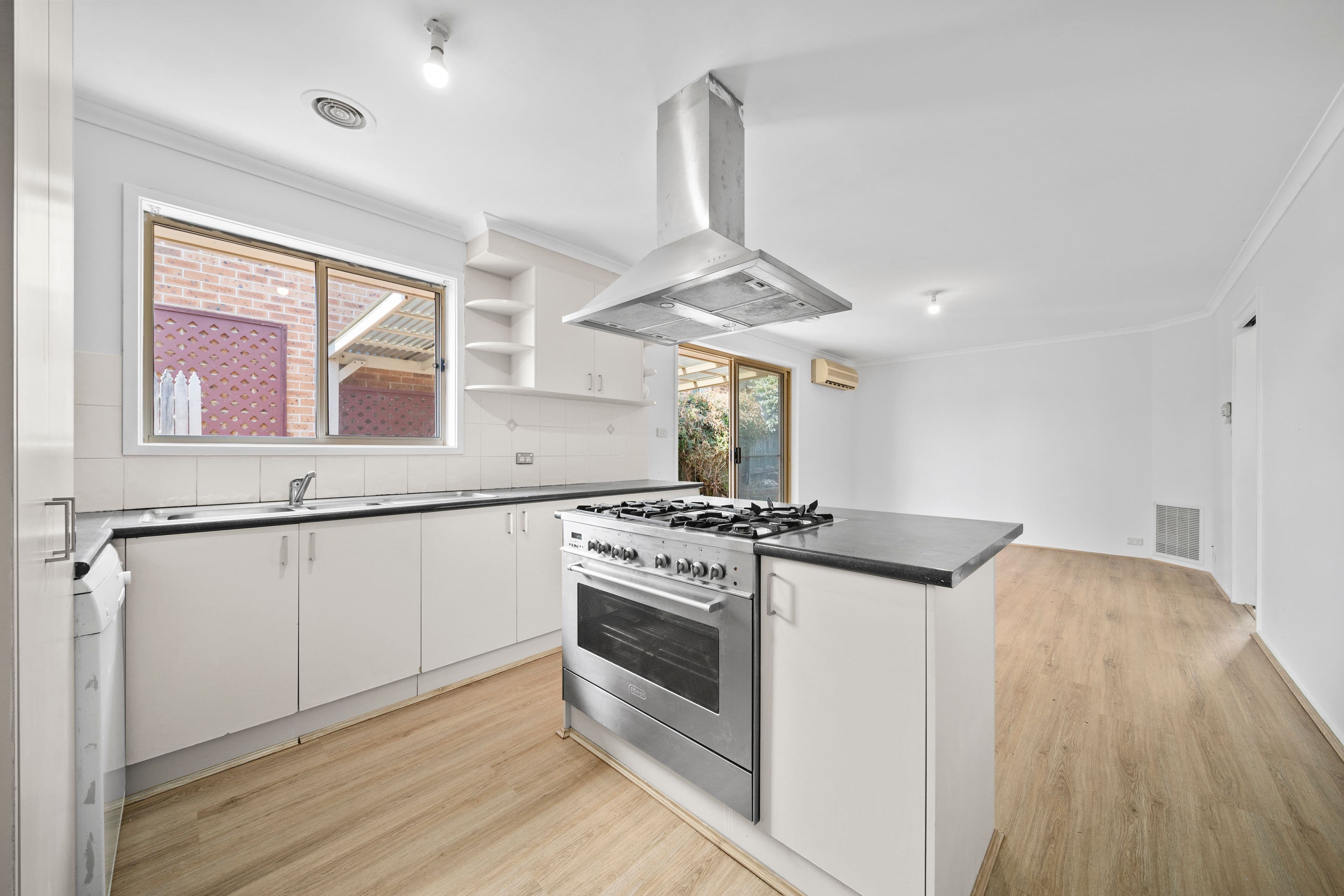 21 Hugh Mackay Crescent, Dunlop ACT 2615, Dunlop - Thumbnail 6